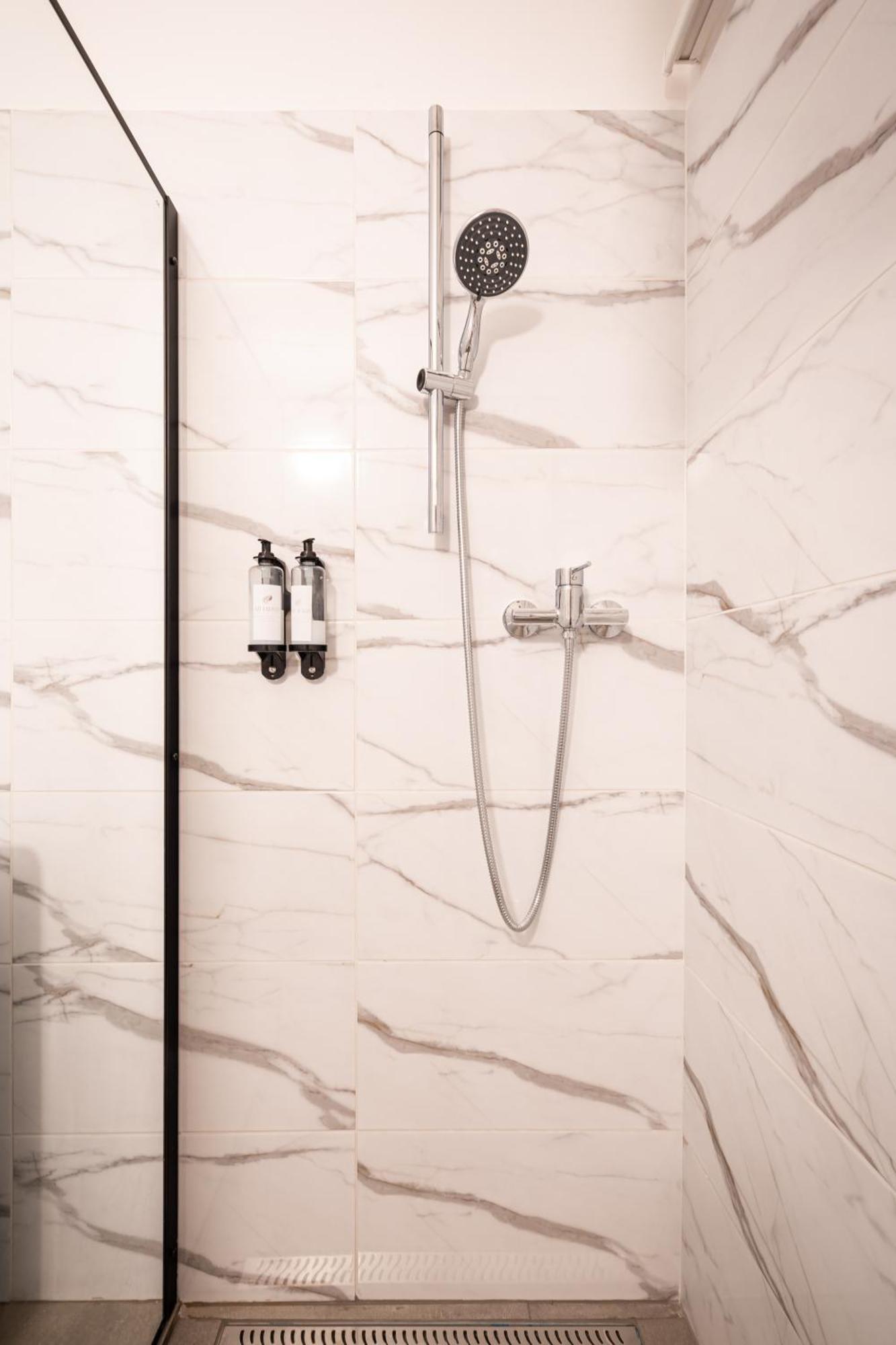 H9- Boutique Apartments, Best Location, By Bqa Budapest Bagian luar foto