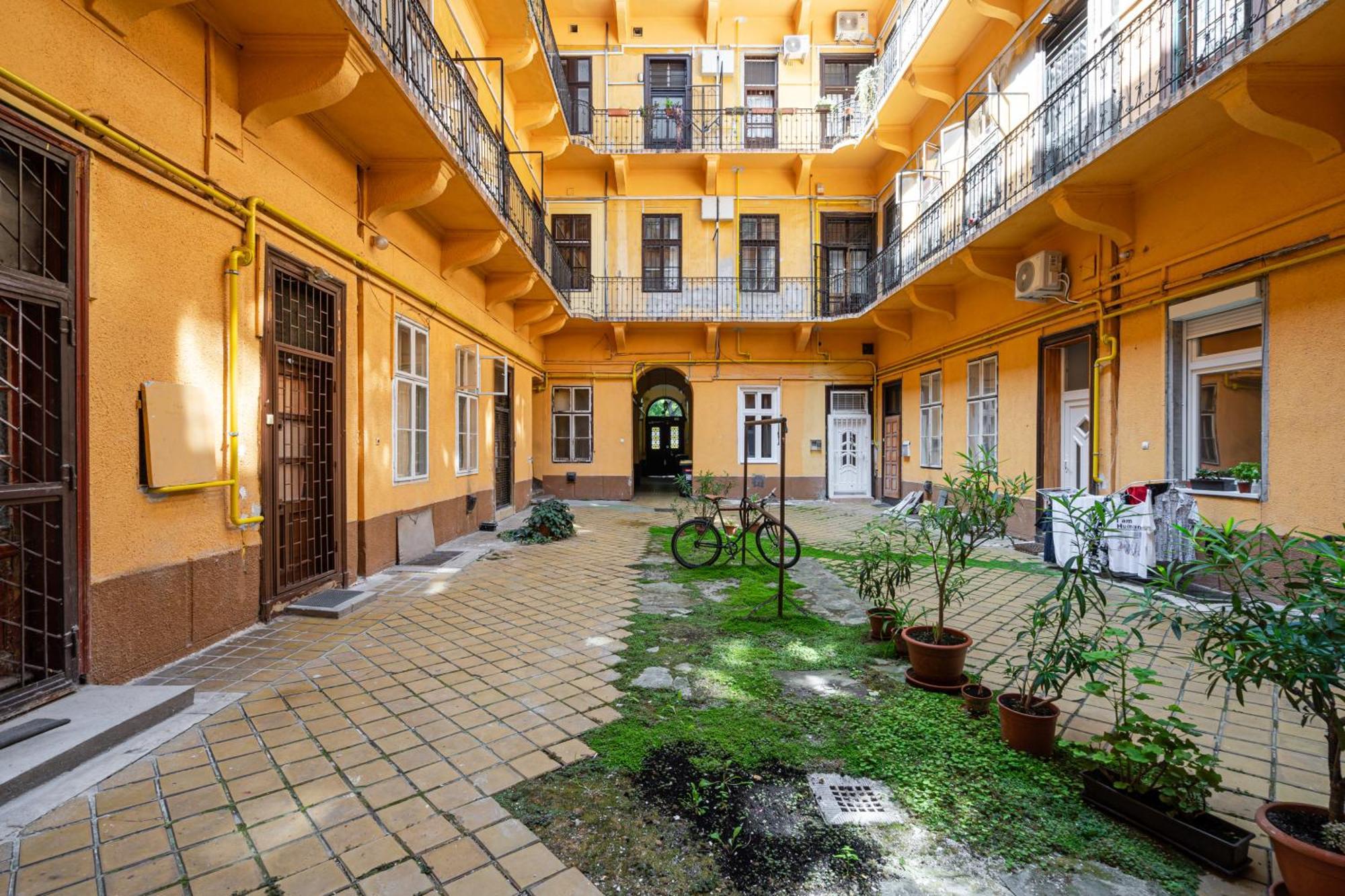 H9- Boutique Apartments, Best Location, By Bqa Budapest Bagian luar foto